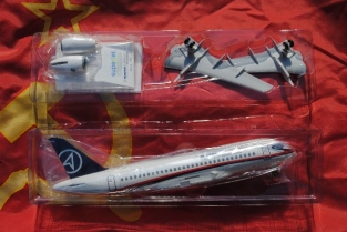 Italeri 1804  SUKHOI SUPERJET 100 In partnership with Alenia Aeromauti